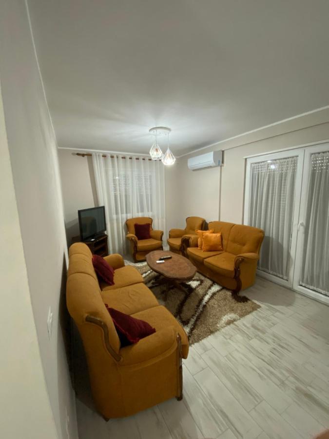 Apartment 2+1 Center Of Shkodër Esterno foto