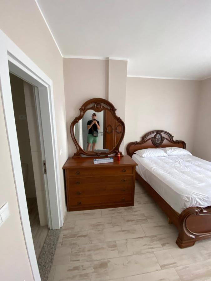 Apartment 2+1 Center Of Shkodër Esterno foto